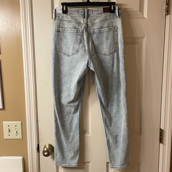 High-Rise Curvy Distressed Mom Jeans - Picture 2 of 3